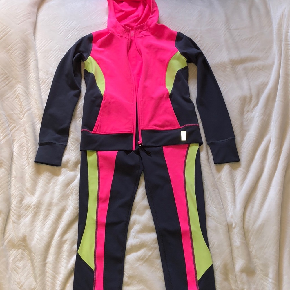 girls tracksuit set!